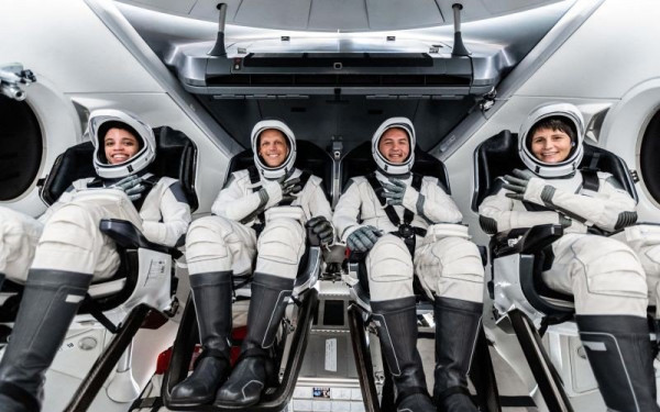 ΗΠΑ: Αμερικανοί και Ρώσος αστροναύτες του ISS εσπευσμένα για εξετάσεις μετά την προσθαλάσσωση διαστημοπλοίου της SpaceX