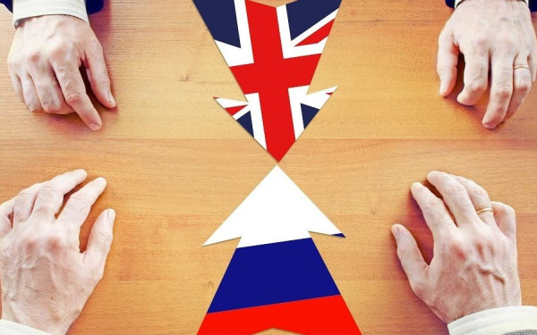 Βρετανία: Το Λονδίνο επιβάλλει νέες κυρώσεις στους κλάδους χρυσού και πετρελαίου της Ρωσίας	