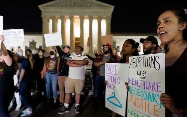 Παναμερικανική οργή για την πιθανή ανατροπή της απόφασης του δικαιώματος των γυναικών στην άμβλωση