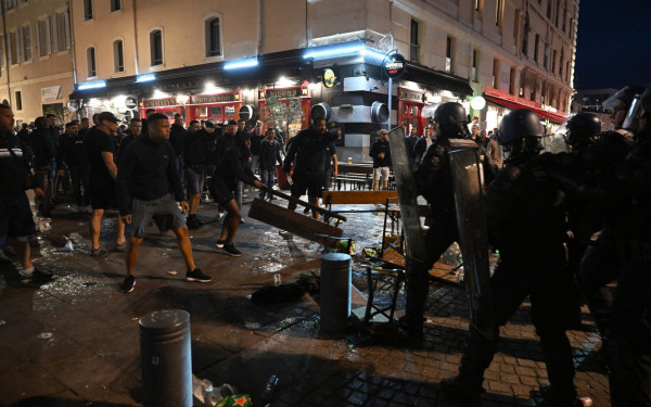 Άγριο ξύλο μεταξύ χούλιγκαν της Μαρσέιγ και της Φέγενορντ στη Μασσαλία (βίντεο)