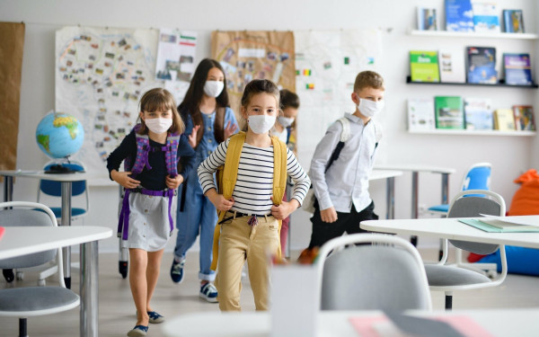 Με αλλαγές το άνοιγμα των σχολείων: Μέντορες, συντονιστές και ψηφιακά εργαλεία στις τάξεις