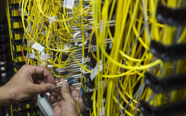 ΔΕΗ: Οπτικές ίνες σε 1,7 εκατ. νοικοκυριά το 2025