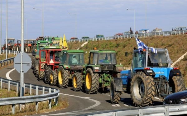 Στους δρόμους οι αγρότες σε όλη τη χώρα – Μπλόκα από το μεσημέρι στη Θεσσαλία