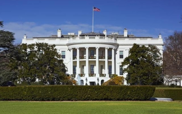 ΗΠΑ: Ο Λευκός Οίκος χαιρετίζει την ευρωπαϊκή συμφωνία επιβολής πλαφόν στο ρωσικό πετρέλαιο