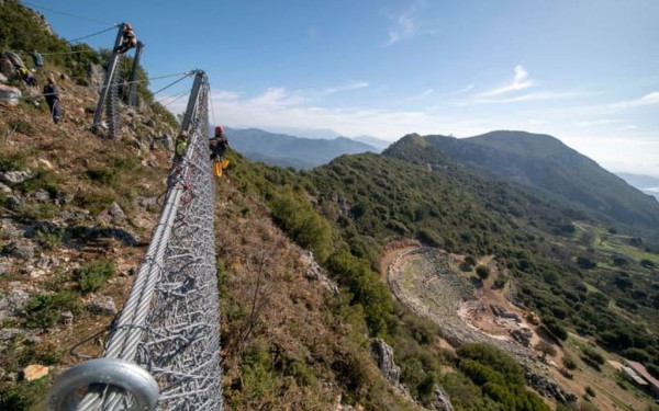 Πρέβεζα: Επιχείρηση που κόβει την ανάσα για την προστασία του αρχαιολογικού χώρου της Κασσώπης (βίντεο)