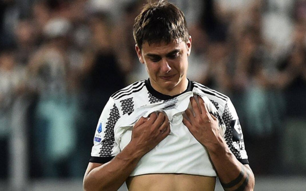 Γιουβέντους: Πλάνταξε στο κλάμα ο Ντιμπάλα στο «αντίο» του (βίντεο) 