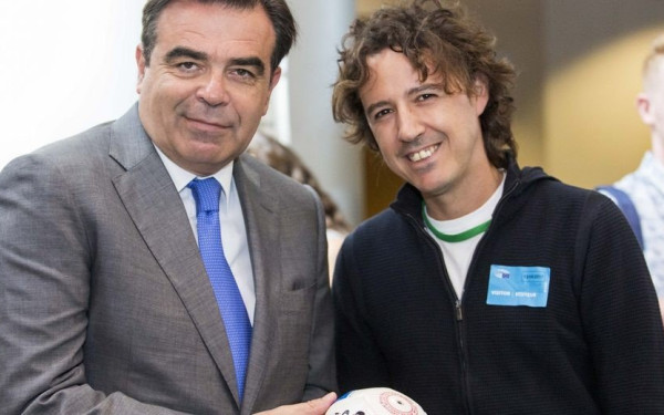 Η μπάλα για τα τυφλά παιδιά κουδουνίζει χαρά σε όλο τον κόσμο