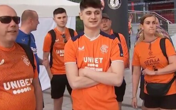 Τελικός Europa League: Οπαδοί της Ρέιντζερς κατασκήνωσαν έξω από το "Ραμόν Σάντσεθ Πιθχουάν" για ένα εισιτήριο (βίντεο)