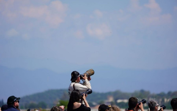 Φωτογραφίζοντας αεροπλάνα και ελικόπτερα: Η ξεχωριστή παγκόσμια κοινότητα των Airplane Spotters