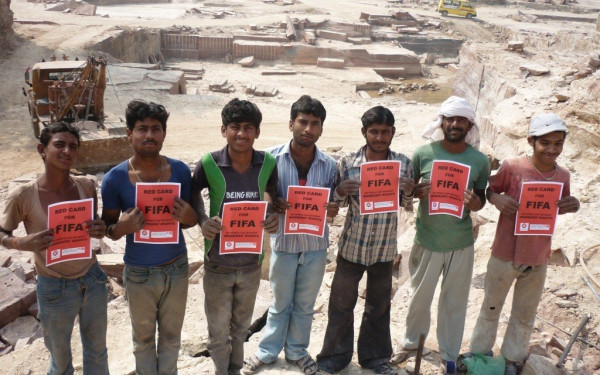 Η Διεθνής Αμνηστία ζητά από τη FIFA αποζημιώσεις 440 εκ. ευρώ για παραβιάσεις ανθρωπίνων δικαιωμάτων στο Κατάρ