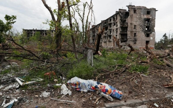 Πόλεμος στην Ουκρανία: Πάνω 8.300 άμαχοι έχουν χάσει τη ζωή τους 