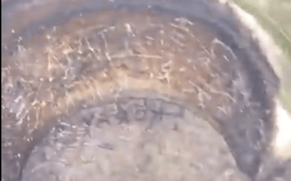 Ντροπή δίχως τέλος: Χαραγμένα ονόματα και γκράφιτι στην Αγιά Σοφιά (βίντεο & φωτ.)