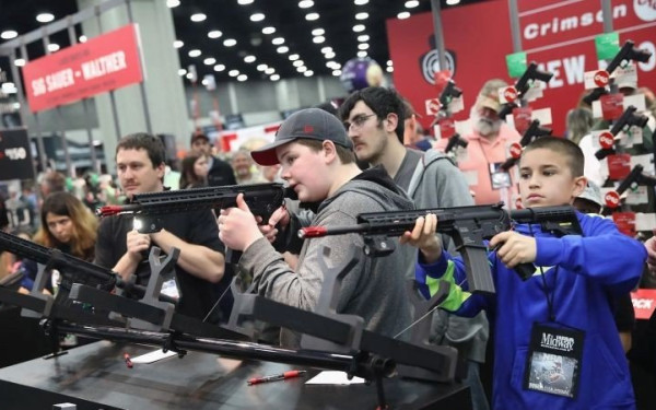 ΗΠΑ: Όλο και πιο κοντά σε συμφωνία Δημοκρατικοί και Ρεπουμπλικανοί για την οπλοκατοχή - Ποια μέτρα εξετάζονται