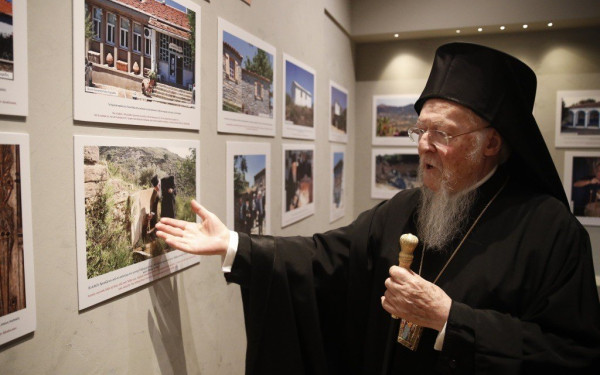 Έκθεση φωτογραφίας αφιερωμένη στην Ίμβρο εγκαινίασε ο Οικουμενικός Πατριάρχης στη Μονή Βλατάδων