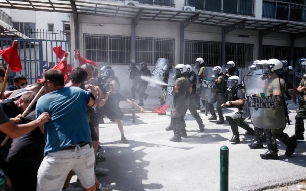 Στον εισαγγελέα οι δύο συλληφθέντες από τα χθεσινά επεισόδια στο ΑΠΘ - Συγκέντρωση συμπαράστασης στα Δικαστήρια