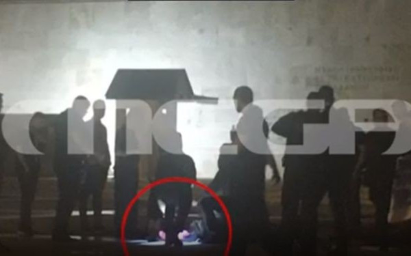 Πανικός στο Σύνταγμα: Ένοπλος σε αμόκ απειλούσε να ανοίξει πυρ στον Άγνωστο Στρατιώτη (βίντεο)