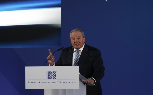 Κώστας Καραμανλής:  Ασχέτως επί μέρους απόψεων όλες και όλοι φοράμε την ίδια γαλανόλευκη φανέλα