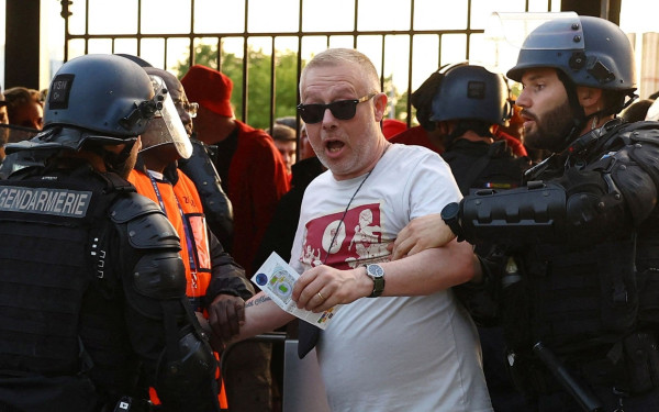 Champions League: Η γαλλική κυβέρνηση χρεώνει στους οπαδούς της Λίβερπουλ το χάος πριν τον τελικό (βίντεο)