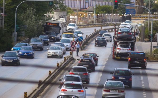 Κυκλοφοριακό: «Κολλημένοι» στην κίνηση 3,5 μέρες το χρόνο οι Θεσσαλονικείς! 