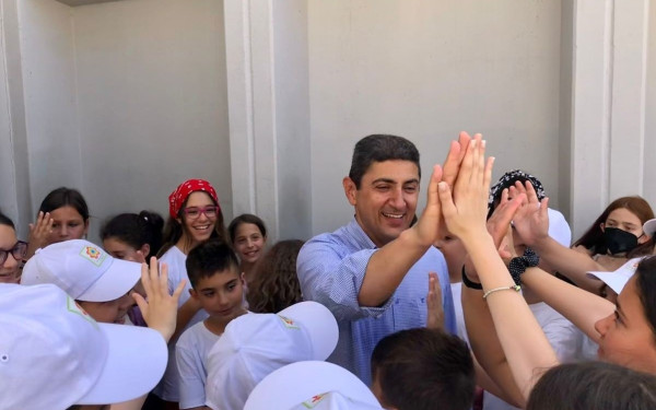 Το 18ο δημοτικό σχολείο Καλαμαριάς επισκέφτηκε ο Λευτέρης Αυγενάκης (φωτ.)