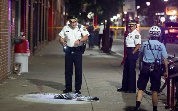 Νέο μακελειό στις ΗΠΑ: 3 νεκροί και 11 τραυματίες από πυροβολισμούς στη Philadelphia (βίντεο)