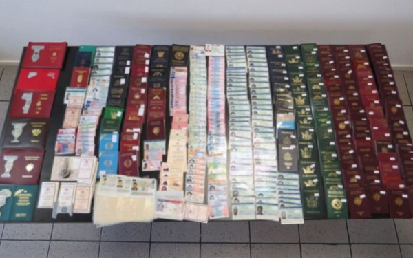 Εξάρθρωση κυκλώματος: Πώς έφερναν μετανάστες από τον Έβρο - Τιμοκατάλογος για τα πλαστά έγγραφα (φωτ.)