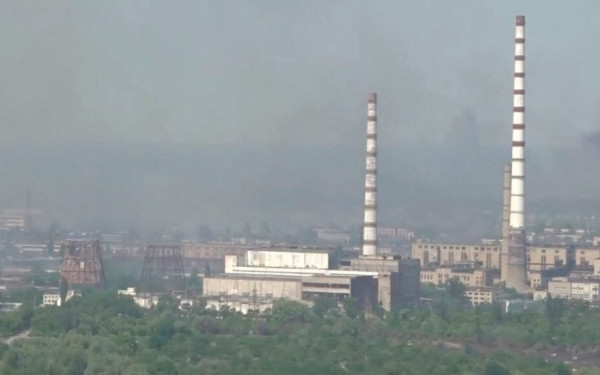 Ουκρανία: Βομβαρδισμός στο εργοστάσιο Αζότ στο Σεβεροντονέτσκ προκαλεί διαρροή πετρελαίου