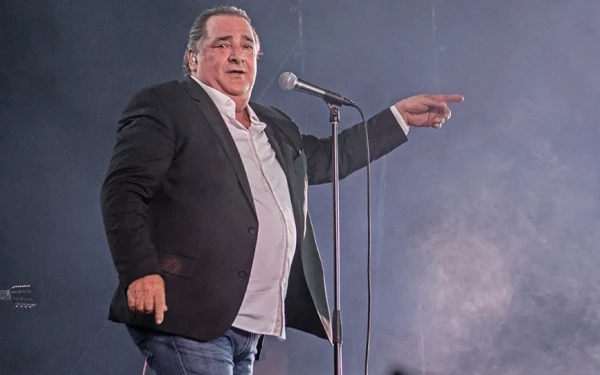 Βασίλης Καρράς: Η πρώτη δημόσια εμφάνισή του σε εστιατόριο της Θεσσαλονίκης μετά από καιρό (βίντεο)