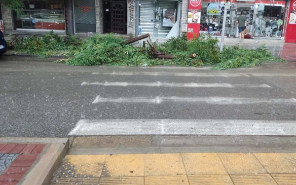Στους δρόμους ο δήμος Θεσσαλονίκης μετά την καταιγίδα (φωτ.)
