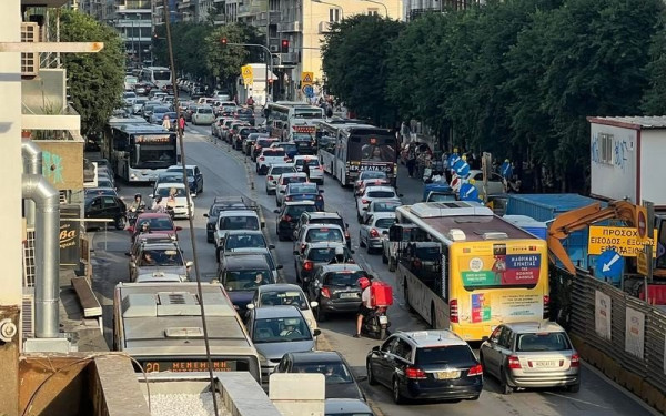 Θεσσαλονίκη: Πώς εξηγείται η αύξηση της κυκλοφορίας και τι πρέπει να γίνει; 