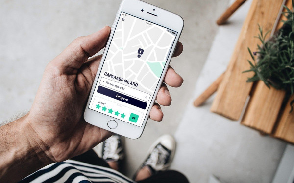 Από την efood στη Beat: Μειώνεται το «φέσι» των 2 ευρώ μετά τις αντιδράσεις