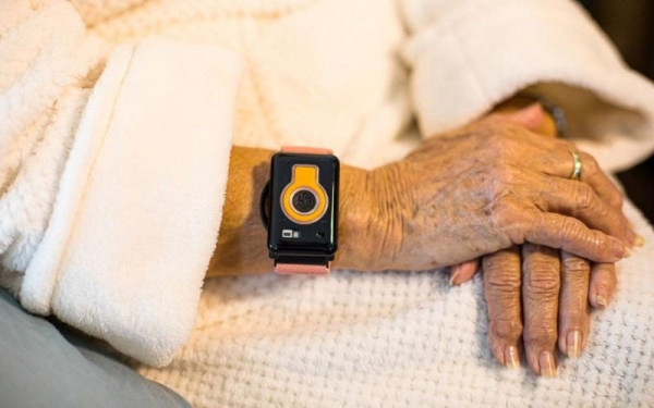 «Έξυπνο» βραχιολάκι ανιχνεύει την Covid-19 πριν από τα συμπτώματα «Έξυπνο» βραχιολάκι ανιχνεύει την Covid-19 πριν από τα συμπτώματα