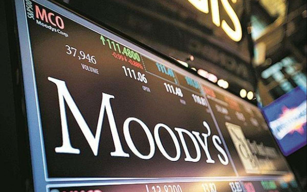 Σε αναμονή για την Moodys τα ελληνικά ομόλογα
