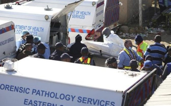 Νότια Αφρική: Σε ασφυξία αποδίδουν τώρα οι αρχές τον θάνατο 21 νέων σε ένα μπαρ