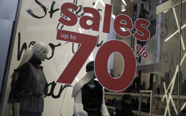 Χειμερινές εκπτώσεις 2024: Πότε ξεκινούν - Ποια Κυριακή θα είναι ανοιχτά τα μαγαζιά