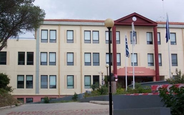 Λέσβος: Κατεβάζουν ρολά τα μαγαζιά για τον αφθώδη πυρετό