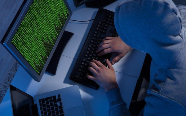 Ανήλικος χάκερ απειλούσε μέσω διαδικτύου άλλον ανήλικο και την οικογένειά του