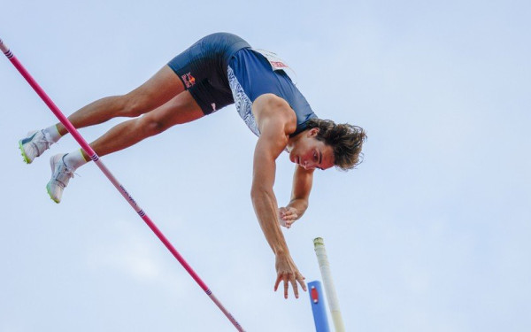 Στίβος: Το τρομερό άλμα και το νέο παγκόσμιο ρεκόρ του εκπληκτικού Αρμάντ Ντουπλάντις (βίντεο)