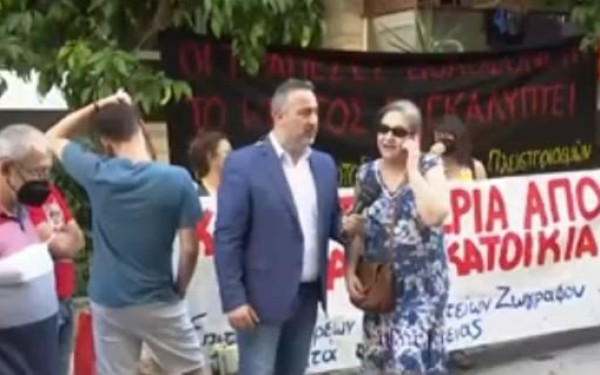 Συγκέντρωση αλληλεγγύης για τη δημοσιογράφο Ιωάννα Κολοβού - Χάνει στο σπίτι της σε πλειστηριασμό (βίντεο) 