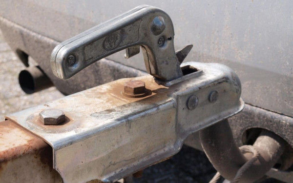 Νέα προθεσμία για τη χορήγηση αδειών κυκλοφορίας και πινακίδων για μεταχειρισμένα ρυμουλκούμενα