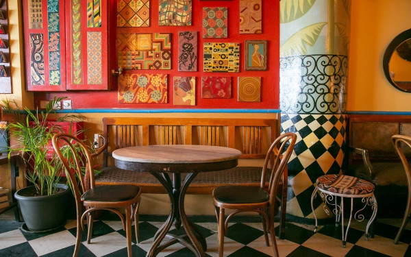 Θερμαϊκός: Το bar-μύθος της Θεσσαλονίκης