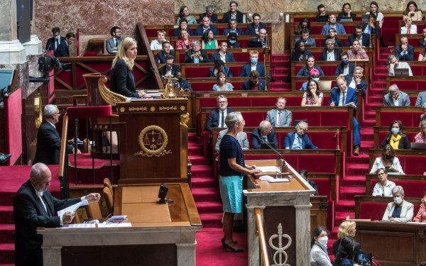 Απορρίφθηκε η πρόταση μομφής κατά της κυβέρνησης Μακρόν στη Γαλλία