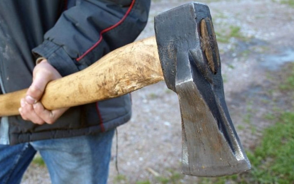 Καζακστάν: Μαθητής φόρεσε πλαστική μάσκα και τραυμάτισε με τσεκούρι τρεις συμμαθητές του