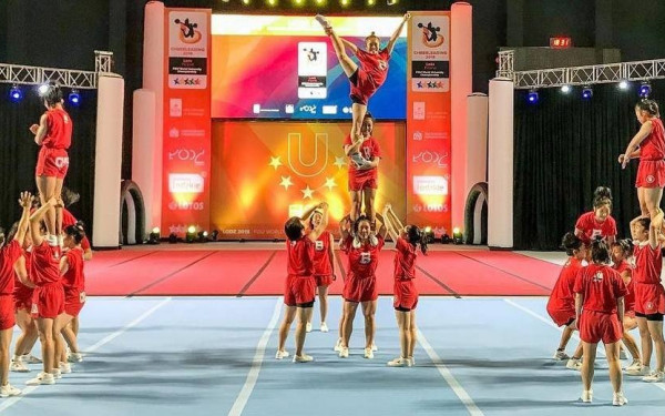 Σε ρυθμούς cheerleading χορεύει η Ελλάδα