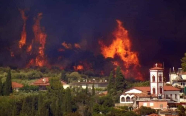  Κρέστενα Ηλείας:  Ολονύχτια μάχη με τις φλόγες - Καλύτερη η εικόνα τη πυρκαγιάς σήμερα το πρωί - Δεν απειλούνται χωριά