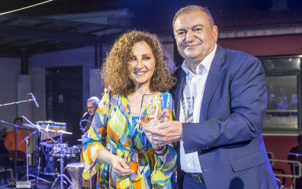 Σμυρνέϊκο μινόρε ψυχής με την Γλυκερία στην Πυλαία