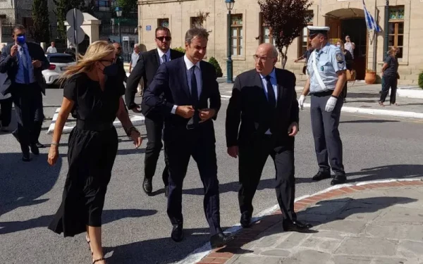 "Σκύβω το κεφάλι μπροστά σε έναν μεγάλο Έλληνα" - Ο Κυρ. Μητσοτάκης στην εξόδιο ακολουθία του Ν. Παπαγεωργίου (βίντεο)