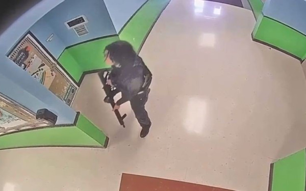 Μακελειό σε σχολείο στο Τέξας: Σοκαριστικό βίντεο από την αδράνεια και την «απόλυτη αποτυχία» της αστυνομίας