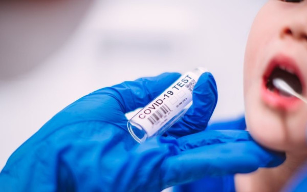 Κορονοϊός: Δεν πάει διακοπές ούτε τον Αύγουστο - Θετικότητα 12,47% στα rapid tests