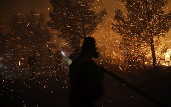 Υπό μερικό έλεγχο η φωτιά που πλησίασε ξενοδοχείο στο Λασίθι 